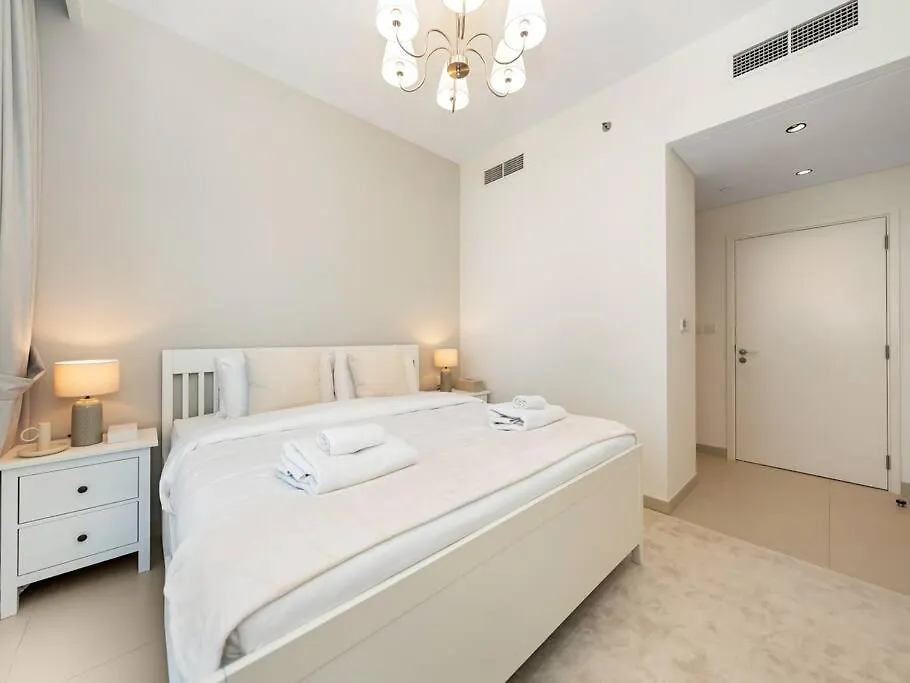 Modern High Rise 2Br Apartment With Burj Khalifa Views, Steps From Dubai Opera And Near Dubai Mall