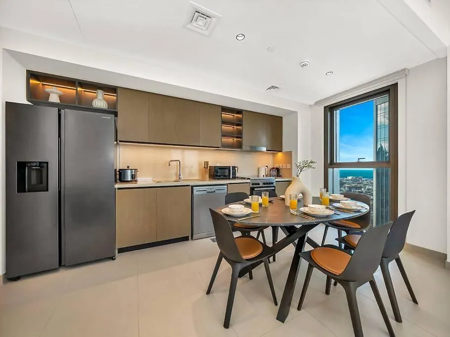 Modern High Rise 2Br Apartment With Burj Khalifa Views, Steps From Dubai Opera And Near Dubai Mall
